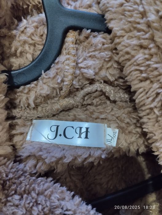 Camisola com capuz nova