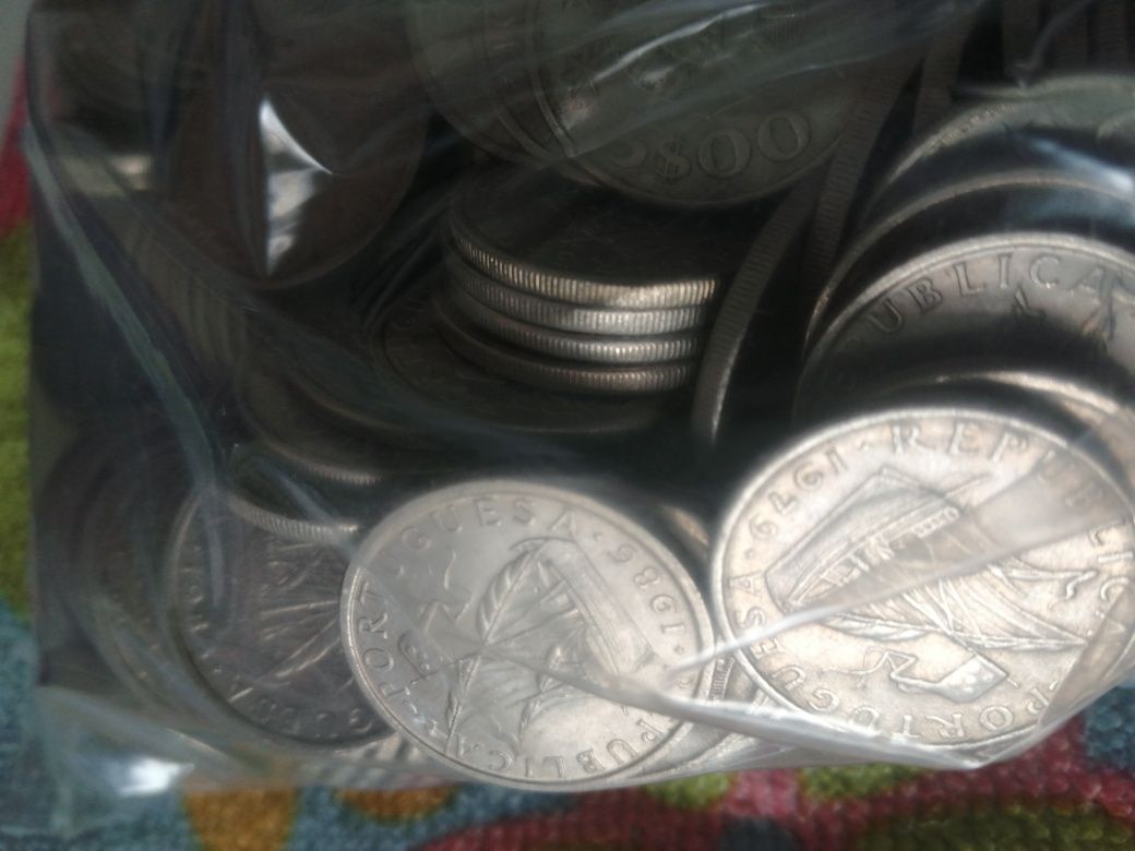 Vendo lote de 270 moedas de 5 escudos (portes incluídos)