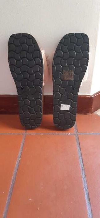 Chinelos rosa com flores