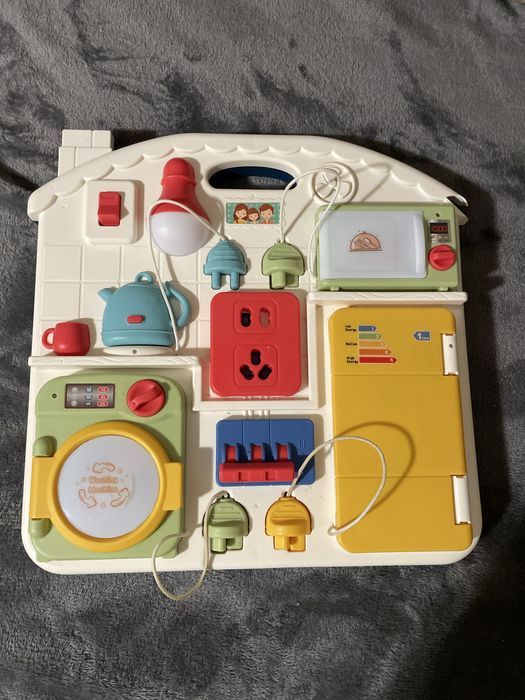 Кухня бізі борд з розетками