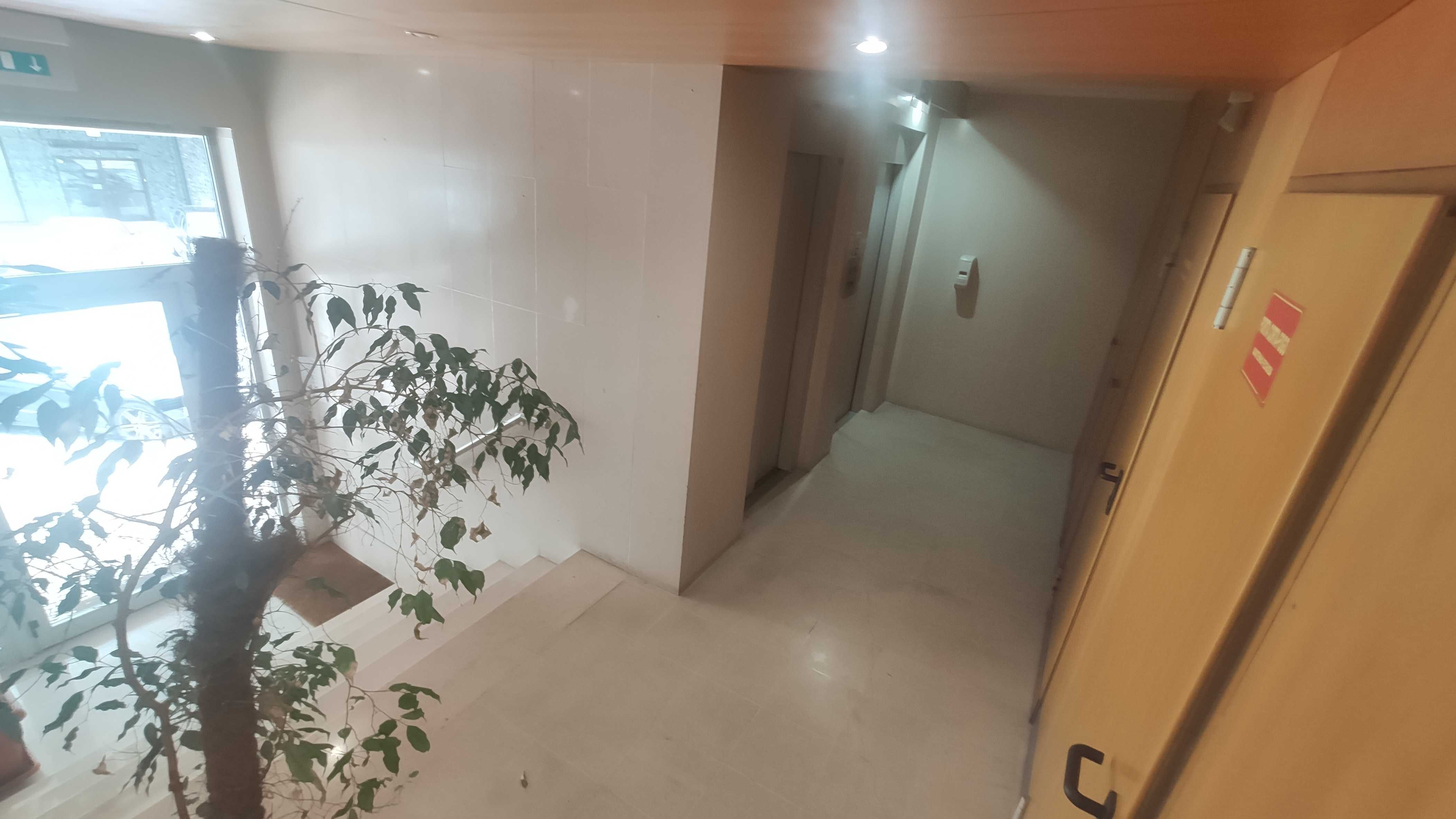 Garagem à venda na travessa Fernando Namora