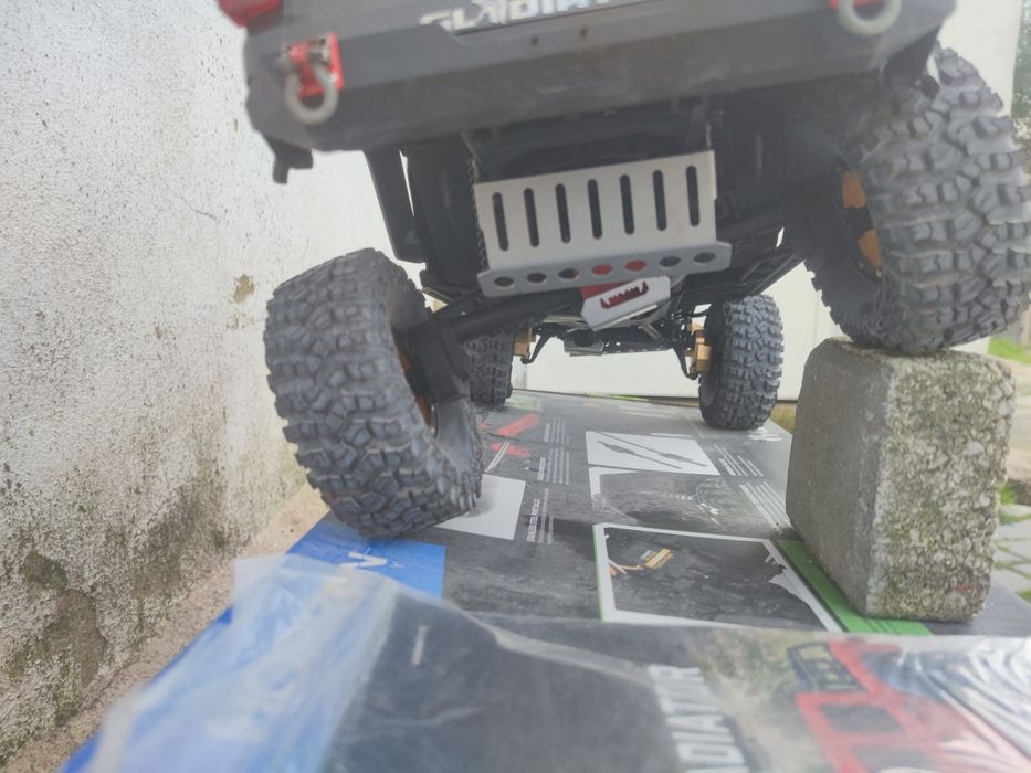 1/10 SCX10 III Jeep JT Gladiator Rock Crawler with Portals