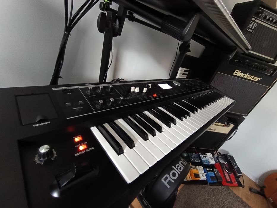 Roland VR-09 - Órgão / Sintetizador / Piano Digital / Bateria