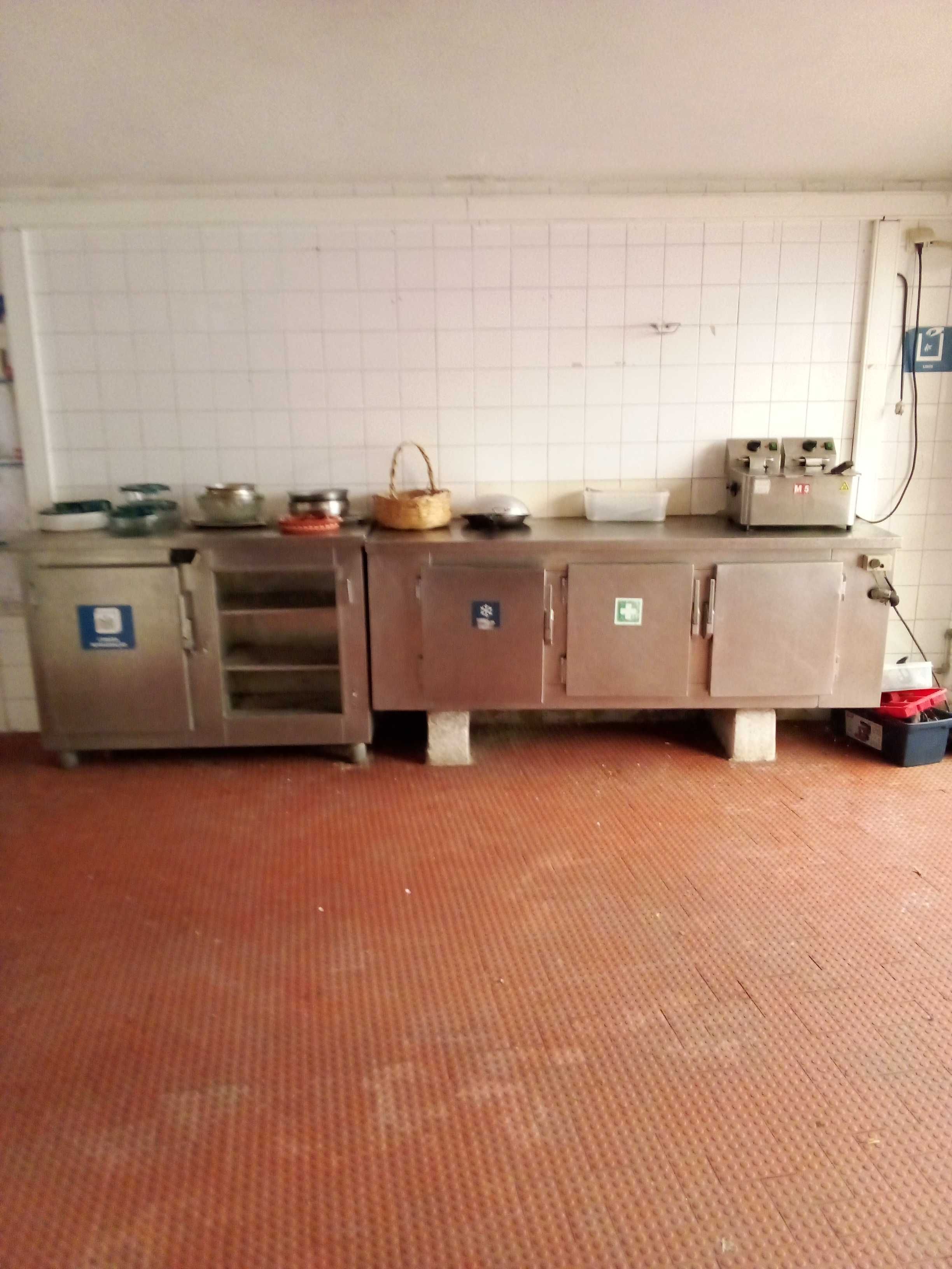 Vendo móvel em inox para arrumação
