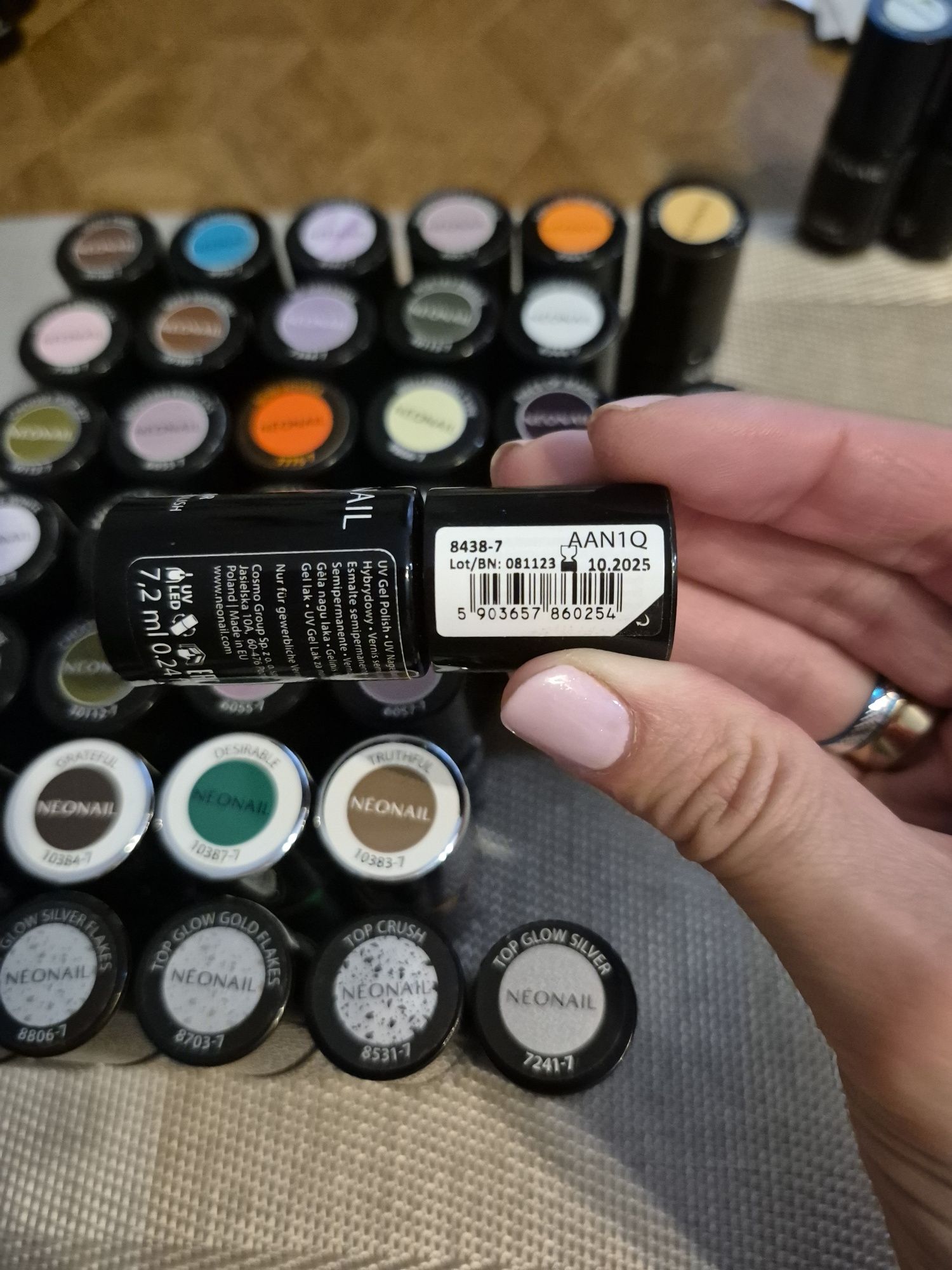 Lakiery hybrydowe neonail kolory mix 1 sztuka