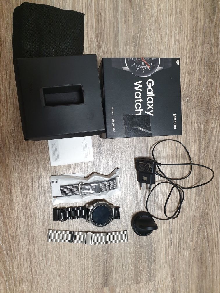 Samsung Galaxy Watch 46 mm оригинал. Полный комплект. 3 ремешка