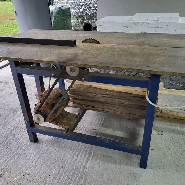 Krajzega z przesuwnym blatem