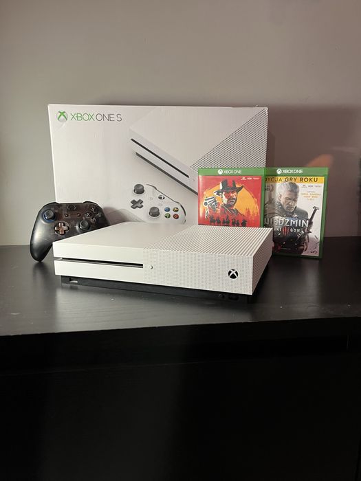Xbox one s 1tb z grami oraz padem