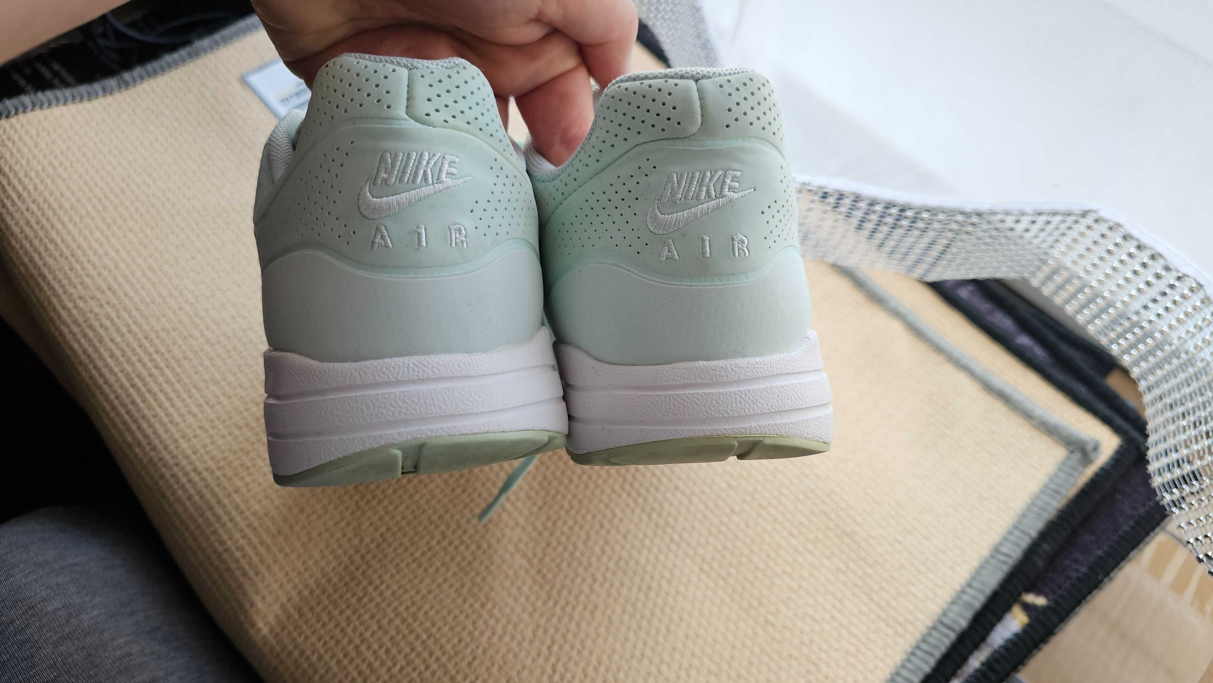 Buty adidasy nike air max bialo mietowe