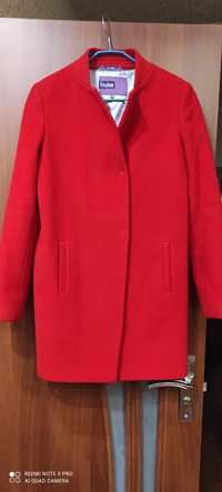 Червоне жіноче пів пальто