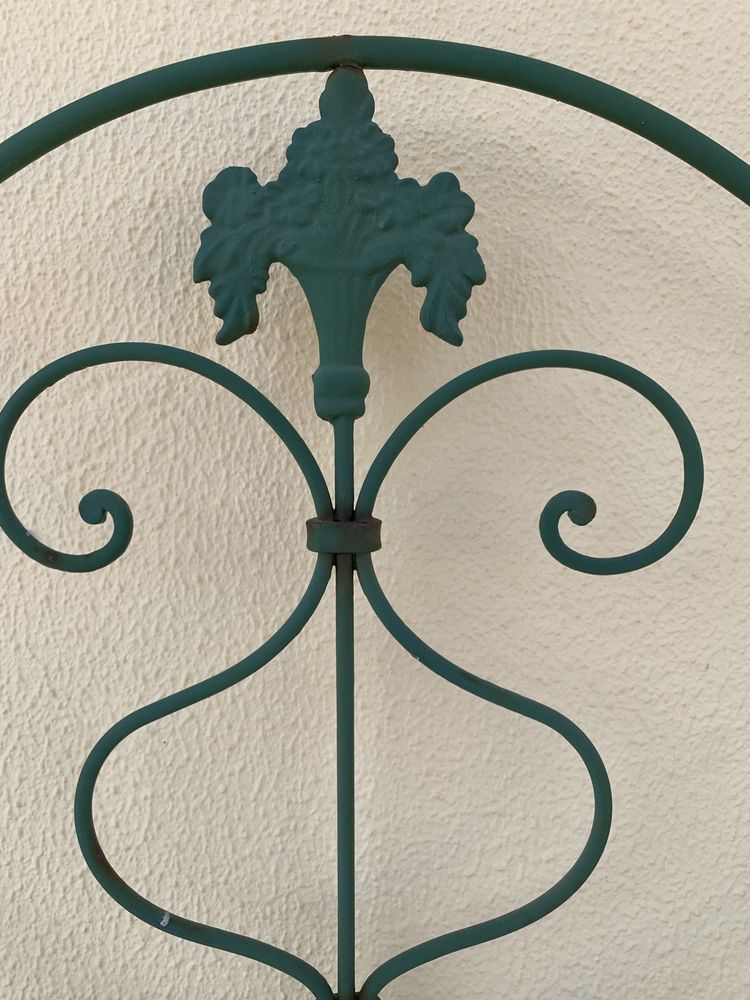Banco de ferro de exterior para restauro