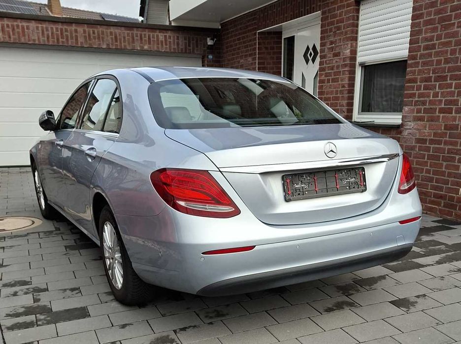 Mercedes E 220 Diesel Exclusive Automático