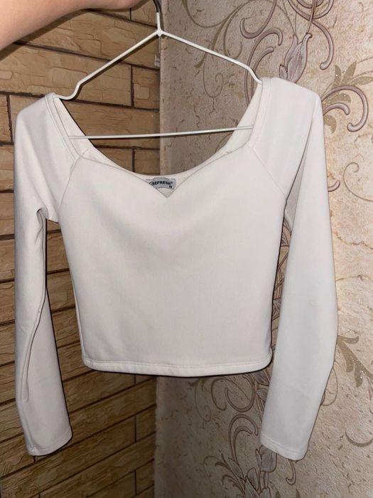 Кофта з декольте