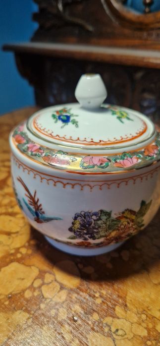 Chińska cukiernica porcelanowa ręcznie malowana, znak Fu Shou, XX w.