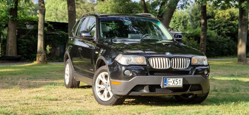 BMW X3 BMW X3 E83 xDrive 3.0i – Czarny Crossover Premium z Bogatą Historią