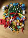 Lego Duplo duży mix klocków płyta konstrukcyjna 17 figurek 4 samochody