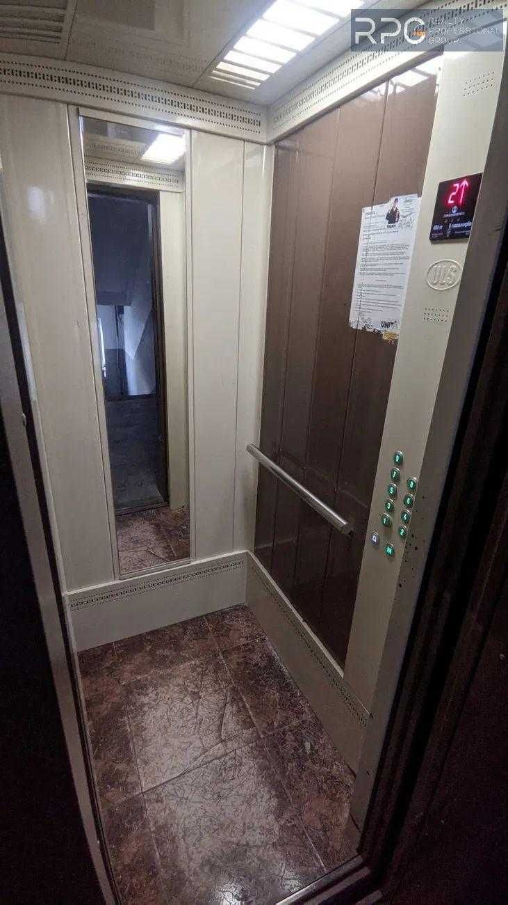 Продам 2к квартиру Печерськ Лобораторний пр. 4, метро Палац України