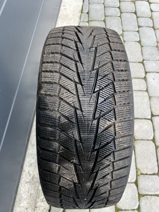 Шини hankook winter i*cept iz2 w616 r17 225/45 (пошкоджене)