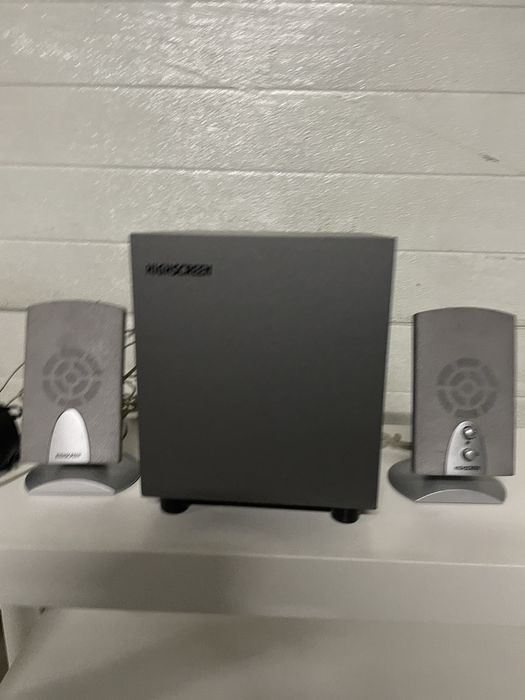 Colunas com subwoofer marca Highscreen em bom estado