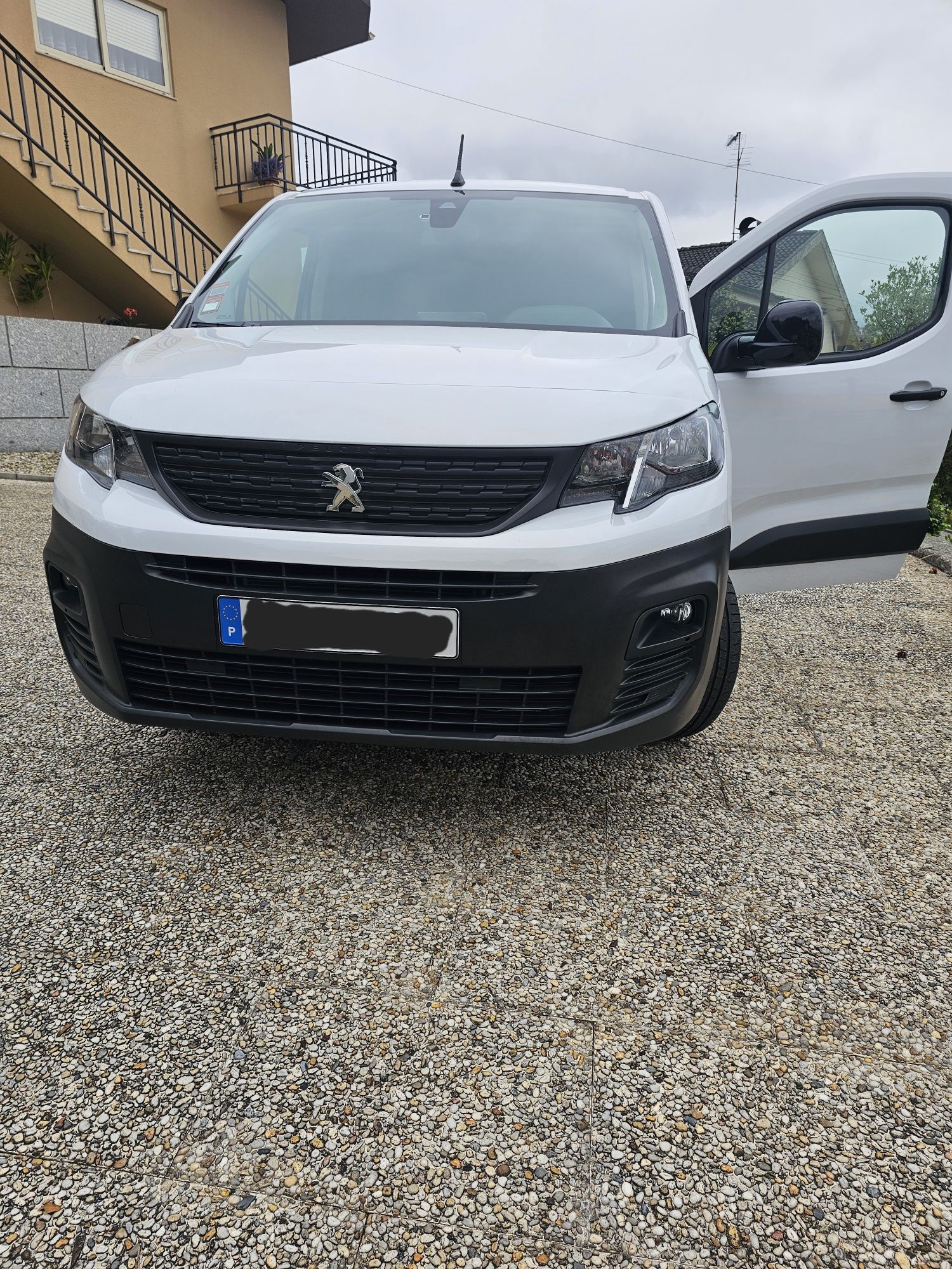 Vendo peugeot partner 2023 apenas 27.000 km