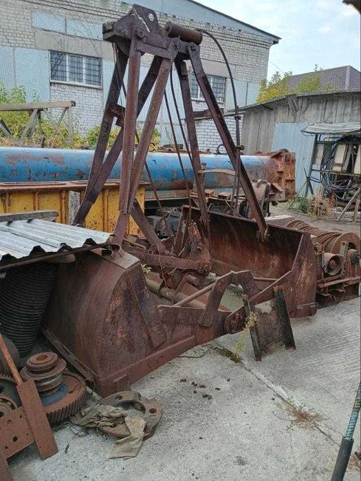 Двух челюстной грейфер.