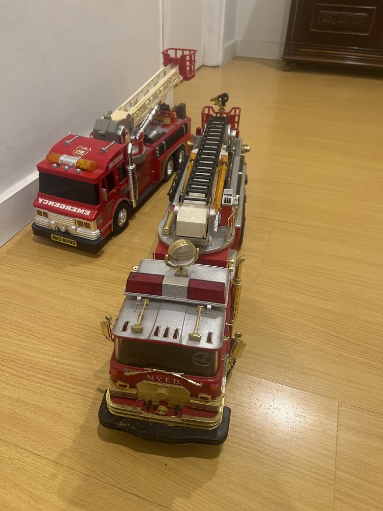 2 Carros dos bombeiros