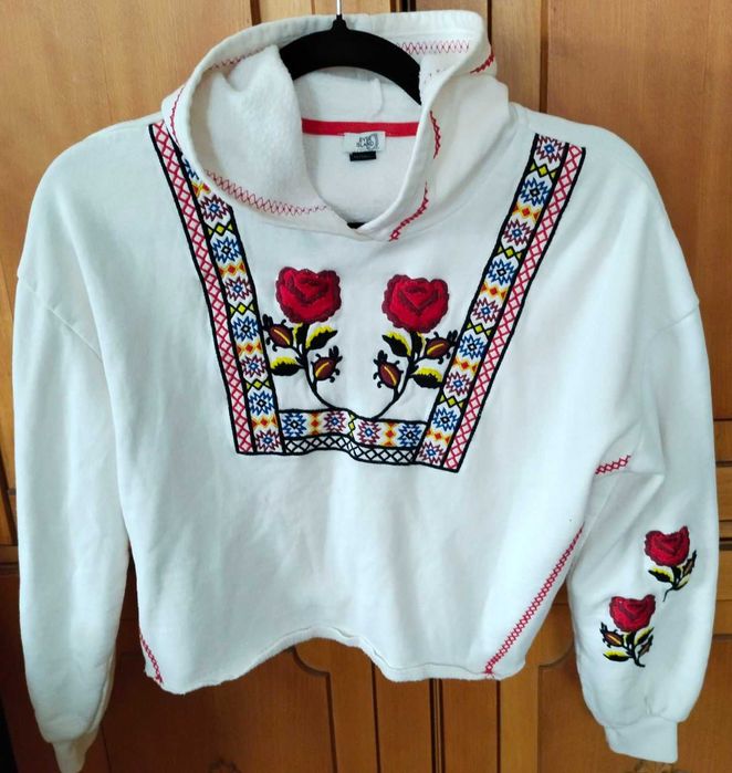 Біле худі-вишиванка кофта з капюшоном