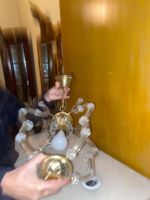 Dois candeeiros em cristal, um de teto e outro aplique de parede