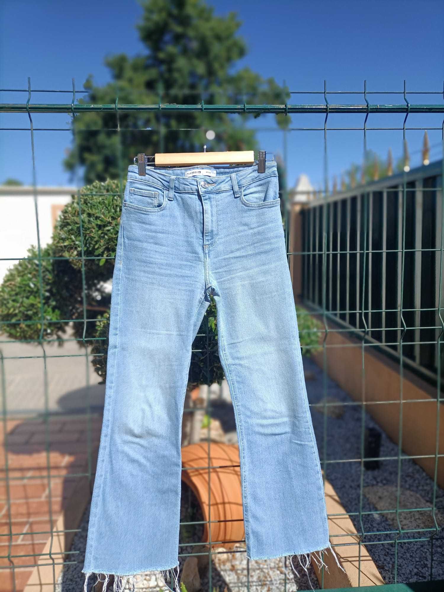 Calças Megan Cropped Flare cintura alta