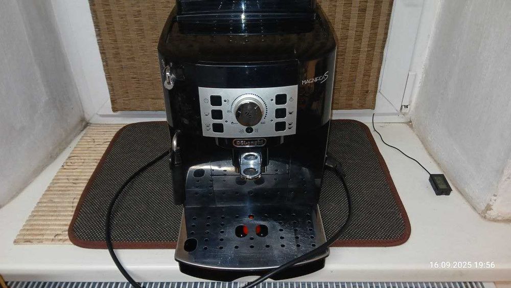 Кофемашина  Delonghi ECAM22.110B