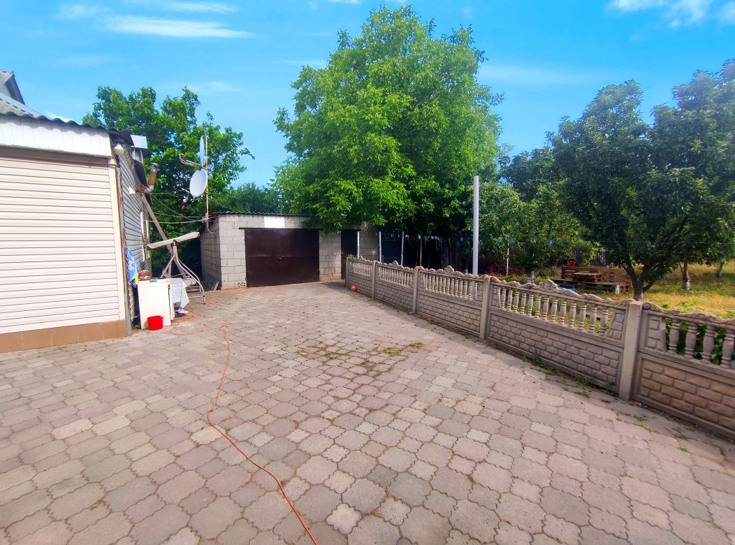 Продам затишний будинок в місті Підгородне