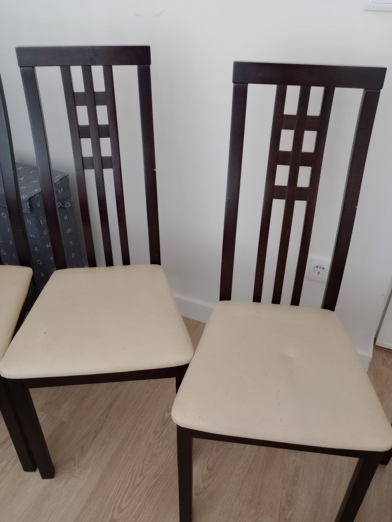 Vendo conjunto de 4 Cadeiras de Jantar