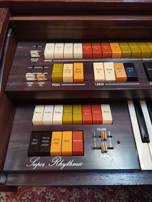 Órgão musical marca Viscount