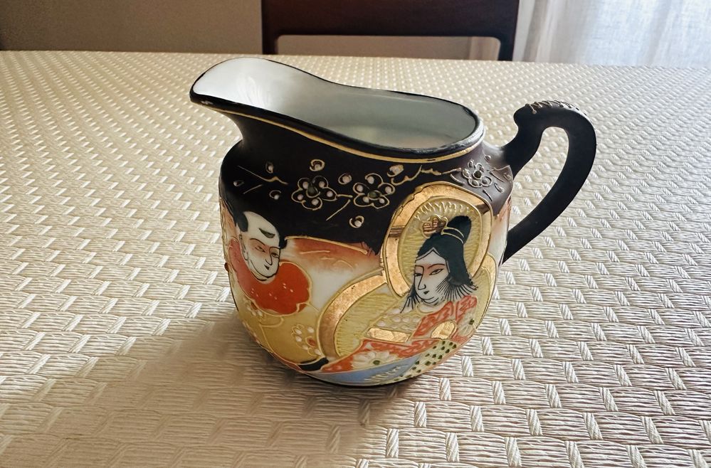 Alguns items de serviço antigo de café chinês .