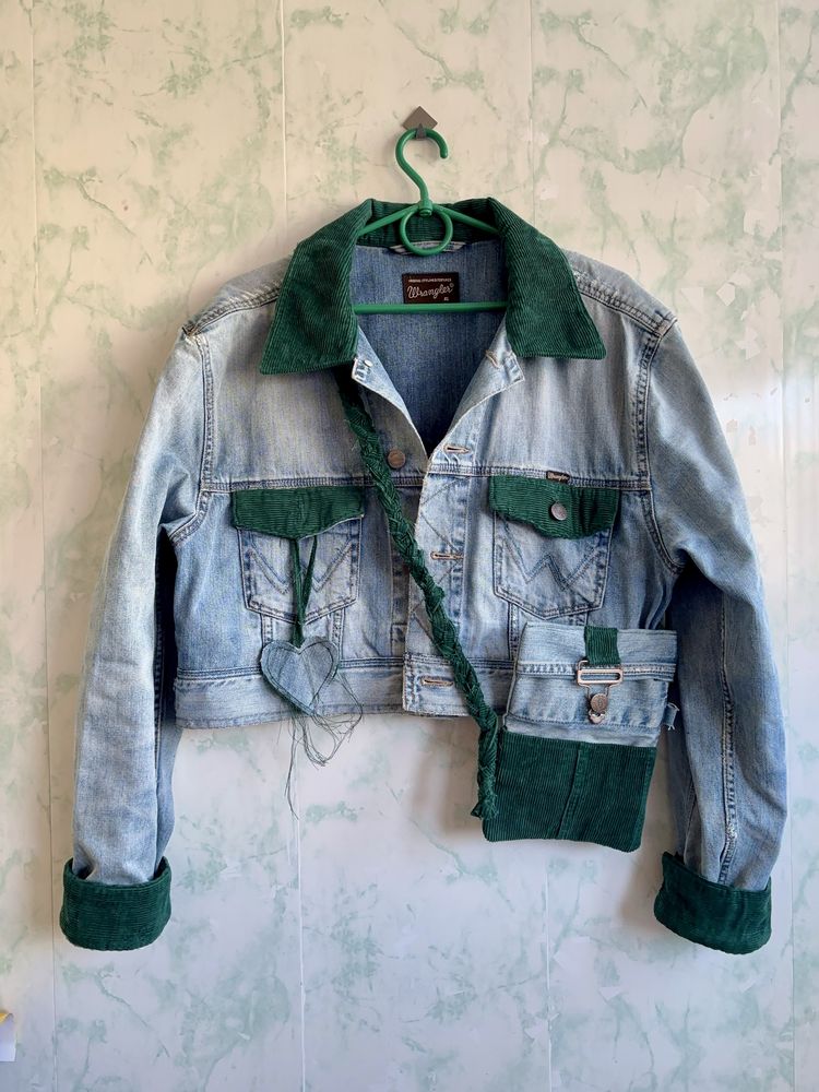 Укорочена джинсова куртка , джинсовка Wrangler