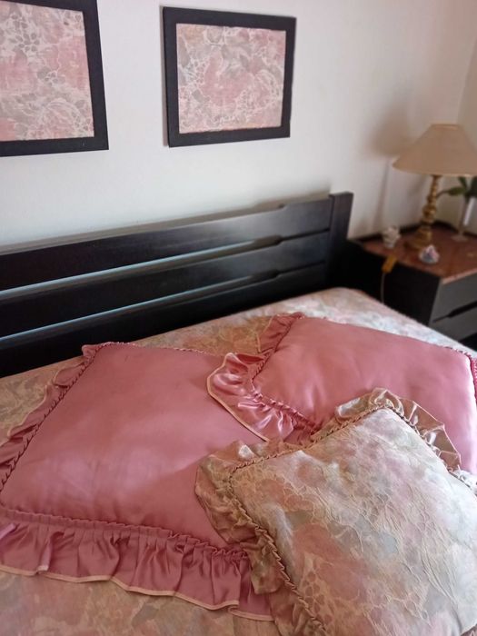 Quarto de casal em madeira de  mogno e mármore