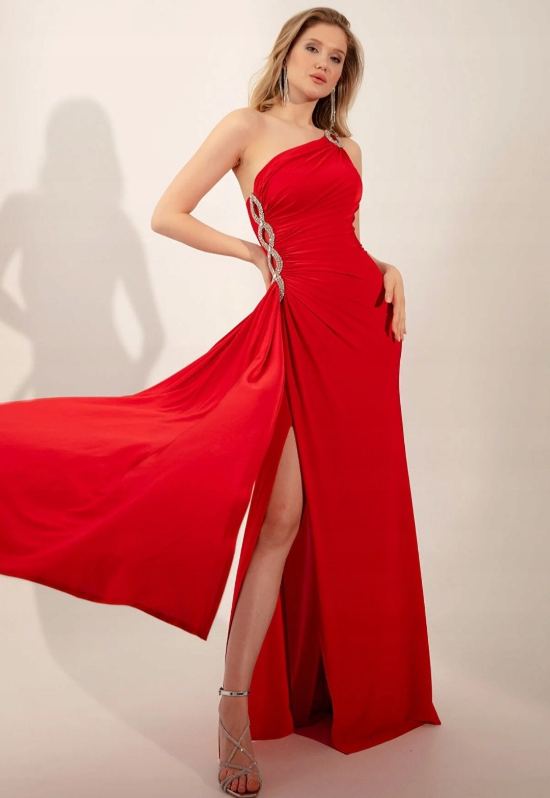 Czerwona sukienka wieczorowa rozmiar 42