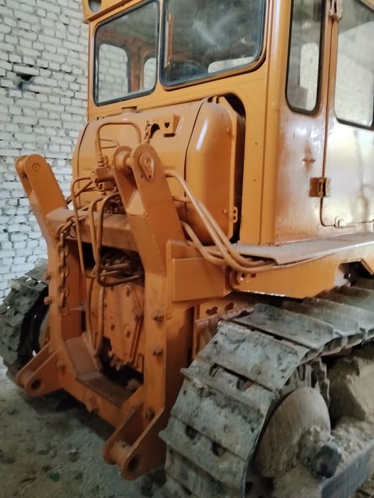 Трактор т-130 фронтальний навантажувач