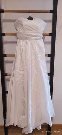 Suknia ślubna biała bez ramiączek, prosta, bolerko.
