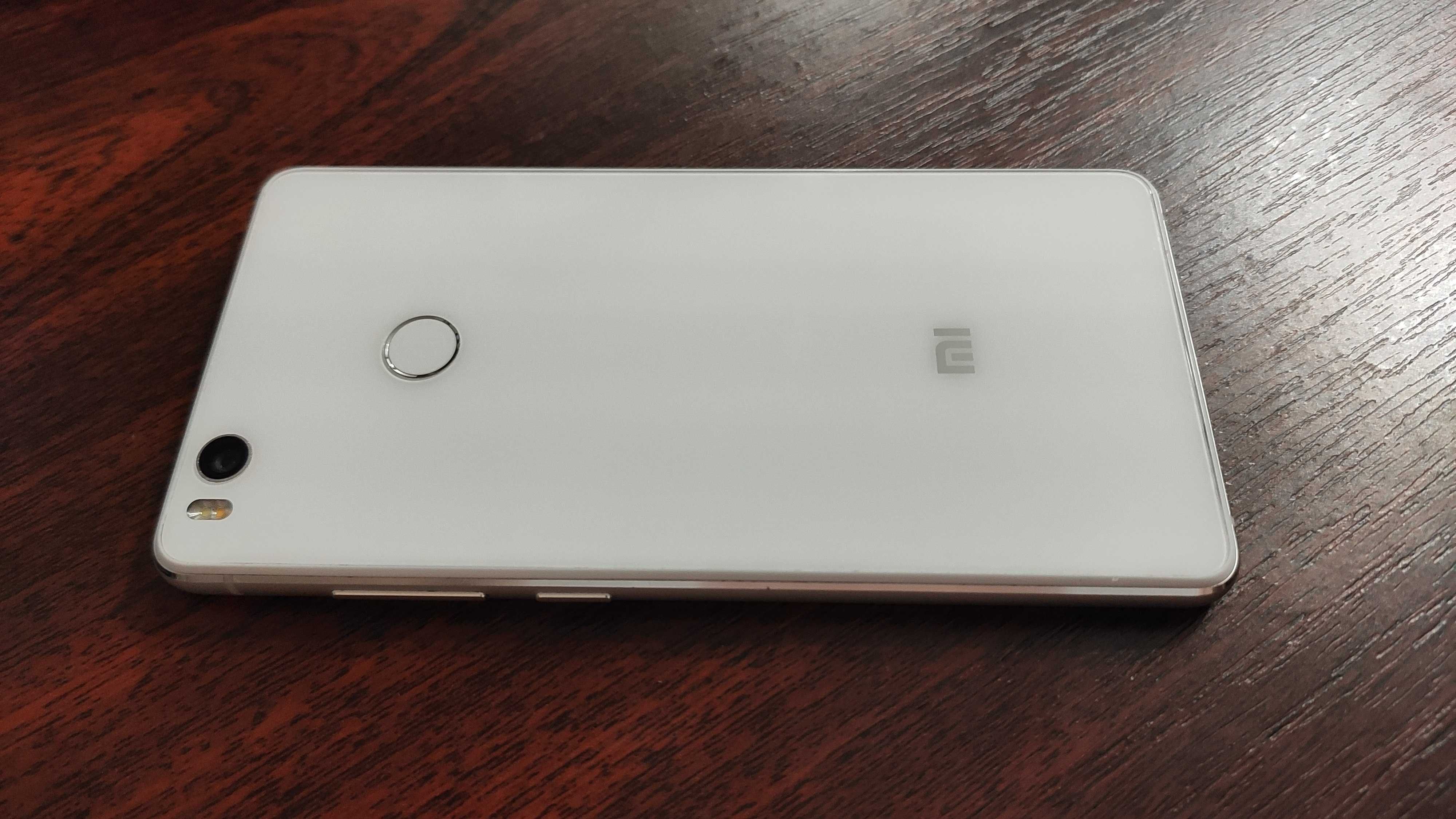 Смартфон Xiaomi Mi 4S