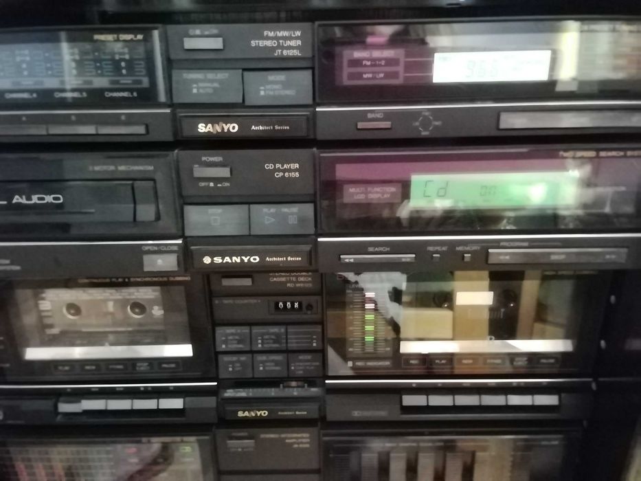 Wieża Sanyo 6126 z szafką