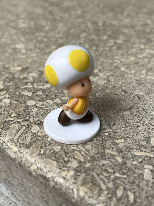 Figura Super Mário - “Yellow Toad”
