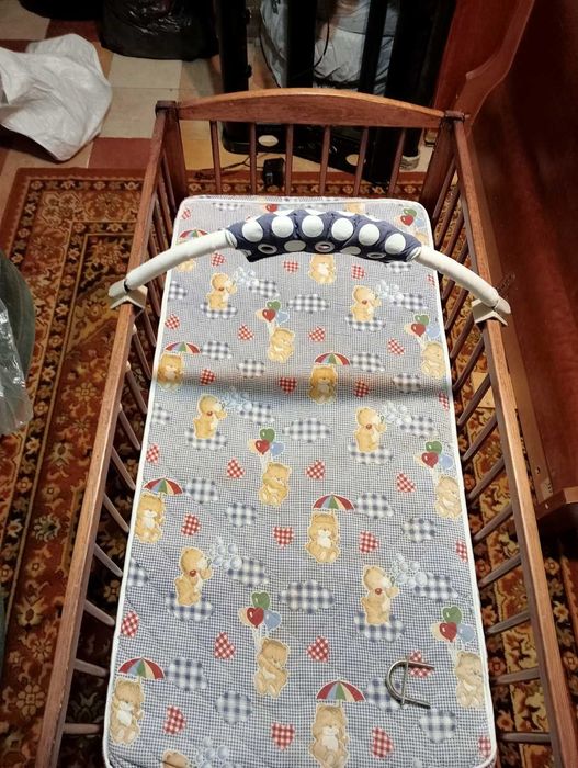 Дерев'яне дитяче ліжко з маятником без матрацу