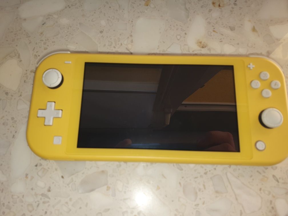 Nintendo Switch lite Pikachu Stan idealny