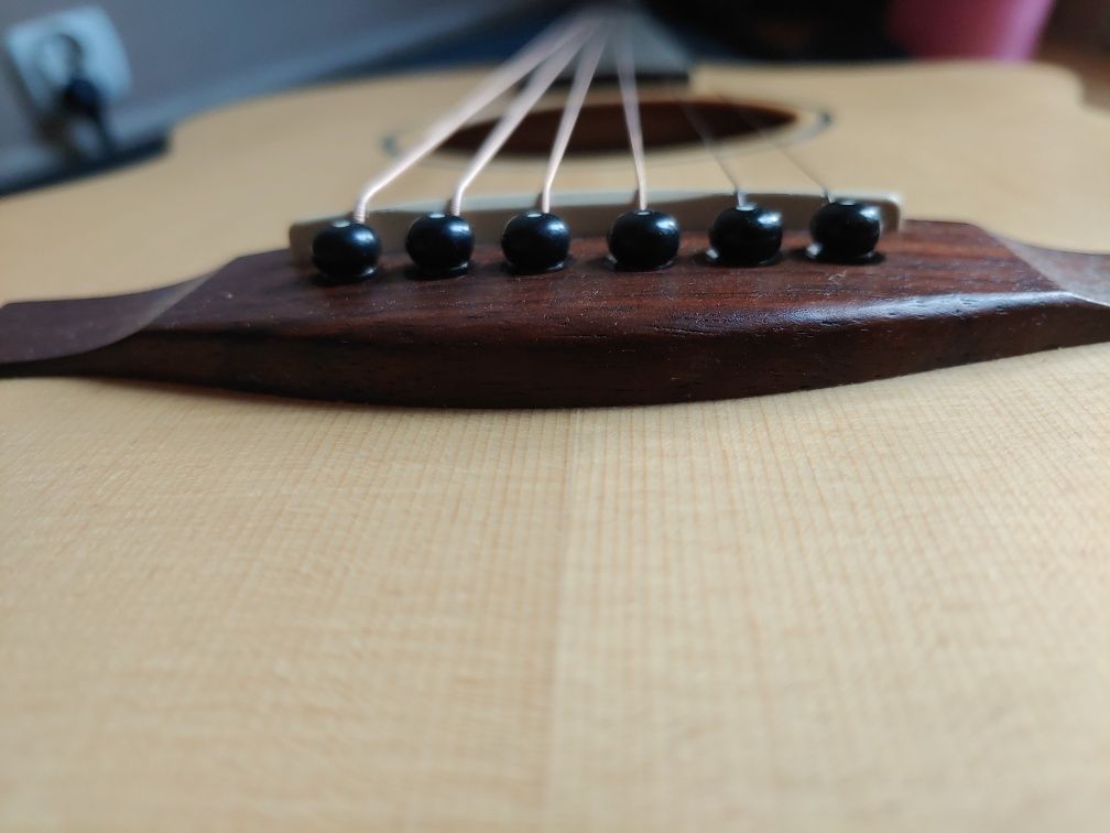 Gitara elektroakustyczna w całości z Litego drewna Faith Naked Venus