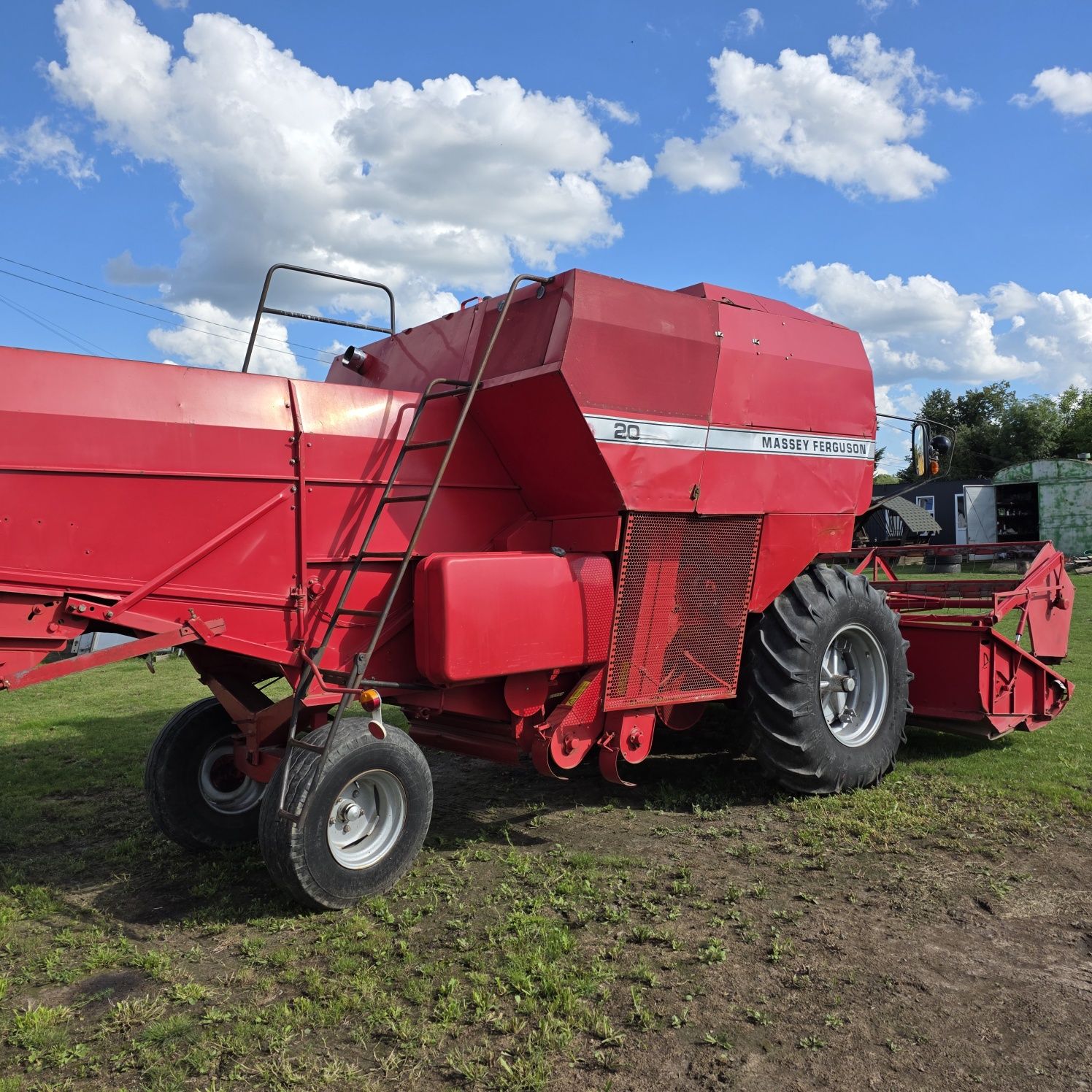 Комбайн зерно збиральний Massey Ferguson 20 з Фінляндії