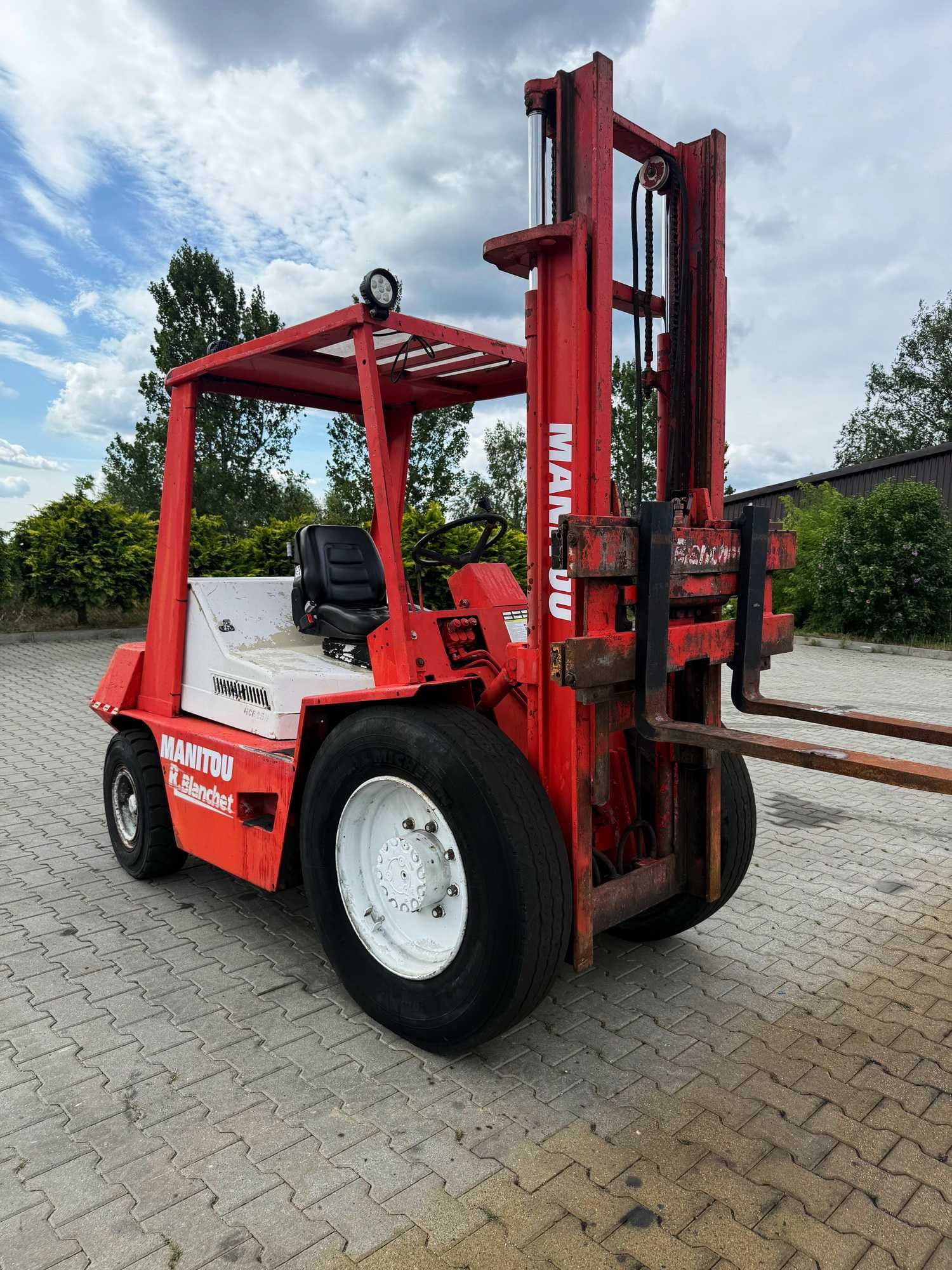wózek widłowy terenowy MANITOU MCE25 przesuw 2500kg 3.30m IVECO diesel