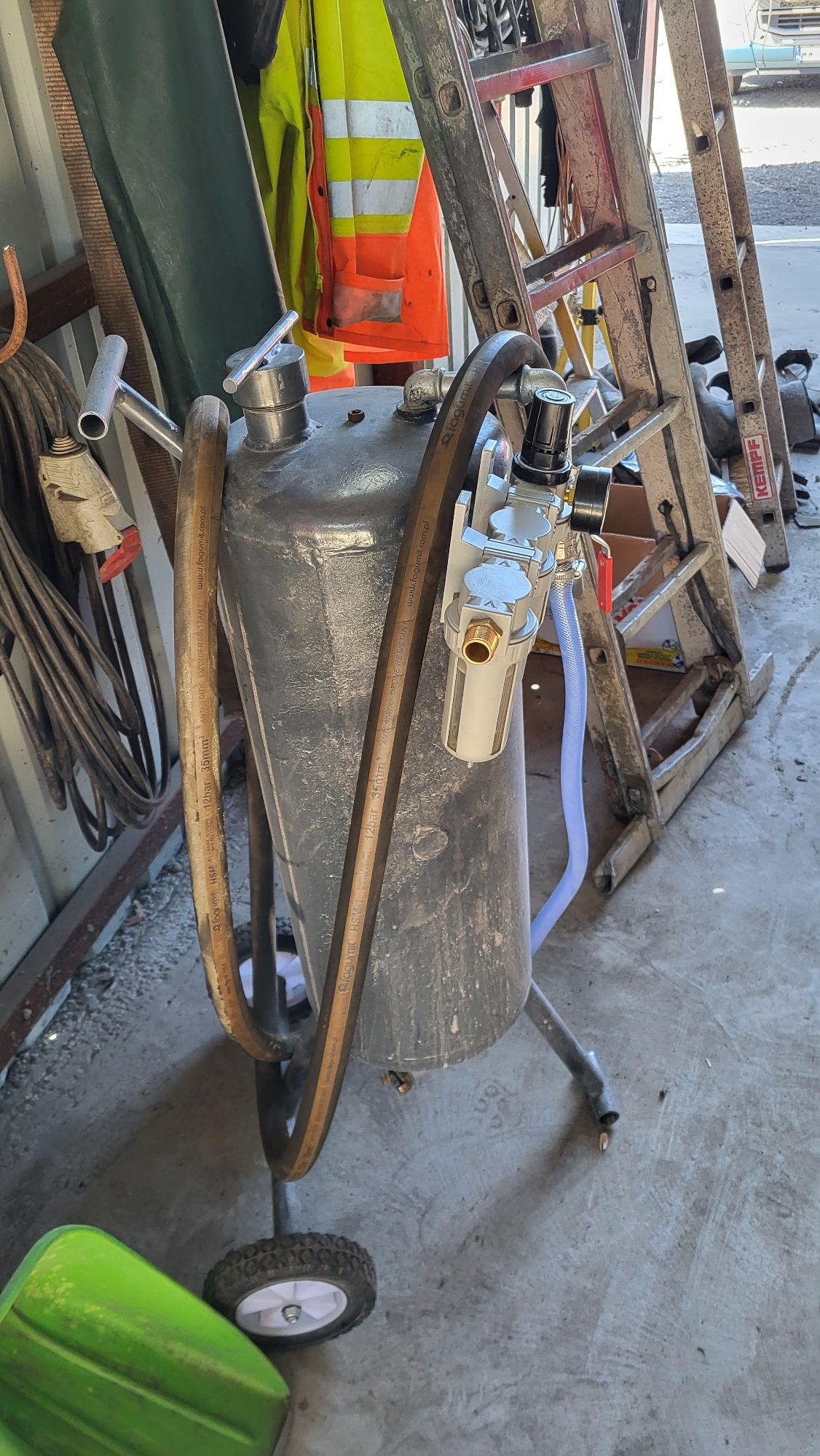 Piaskarka.   60l