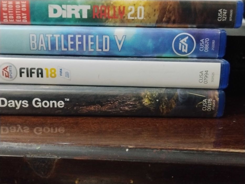 Продам Playstation 4 Slim 3 ревізія на 1 тб + 4 гри в подарунок