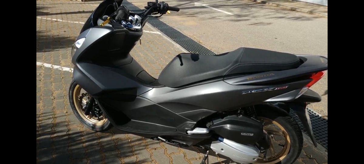 Honda PCX 150 bem estimada de garagem